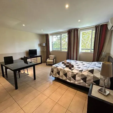 Carnot Apartment *